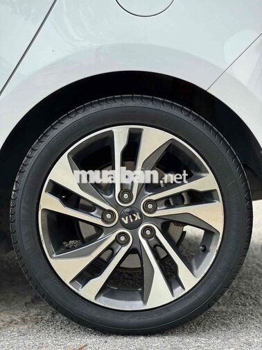 KIA Rondo GAT 2.0 2021 Trắng Tự động