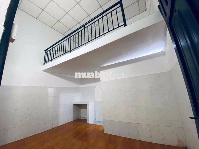 Cho thuê phòng trọ gác cao - Mới sơn sửa mới đẹp - Đỗ Thúc Tịnh P12