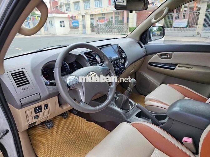 Toyota Fortuner 2.5G faceflit 2012 Số sàn Bạc