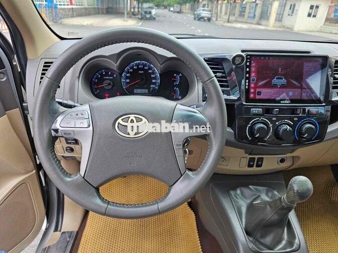 Toyota Fortuner 2.5G faceflit 2012 Số sàn Bạc