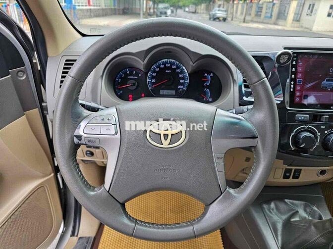Toyota Fortuner 2.5G faceflit 2012 Số sàn Bạc
