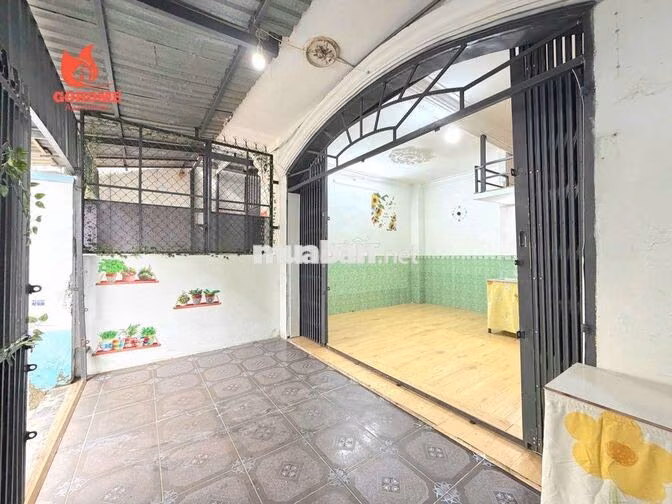 Kiot nhà nguyên căn gác lửng 3tr5 Chợ Lạc Quang