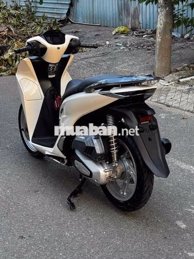 Honda SH 160i ABS 2026 Trắng đen spoty