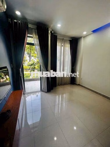 cho thuê nhà mới đẹp 4 x16 đúc lầu hẻm xe tải 409// ng oanh p17 GV