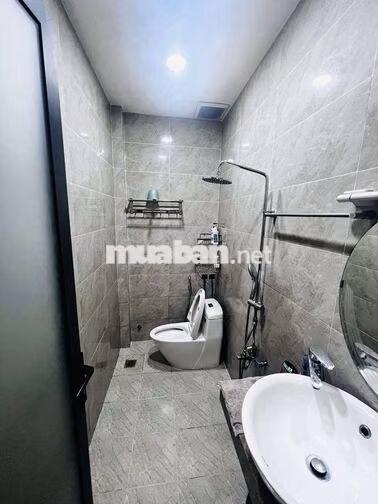 cho thuê nhà mới đẹp 4 x16 đúc lầu hẻm xe tải 409// ng oanh p17 GV