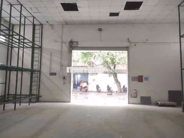 CHO THUÊ KHO - Trường Sơn, P15, Q10 - Nền bê tông, cửa cuốn ~ 200m2