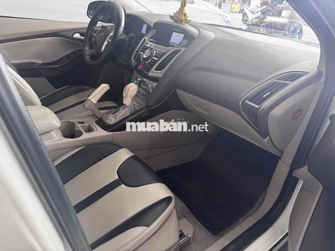 Ford Focus 2013 at Trắng 5 chỗ