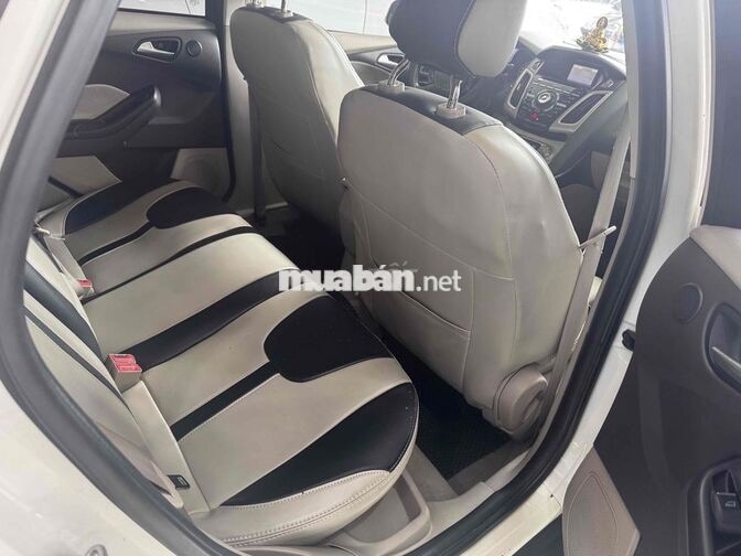 Ford Focus 2013 at Trắng 5 chỗ