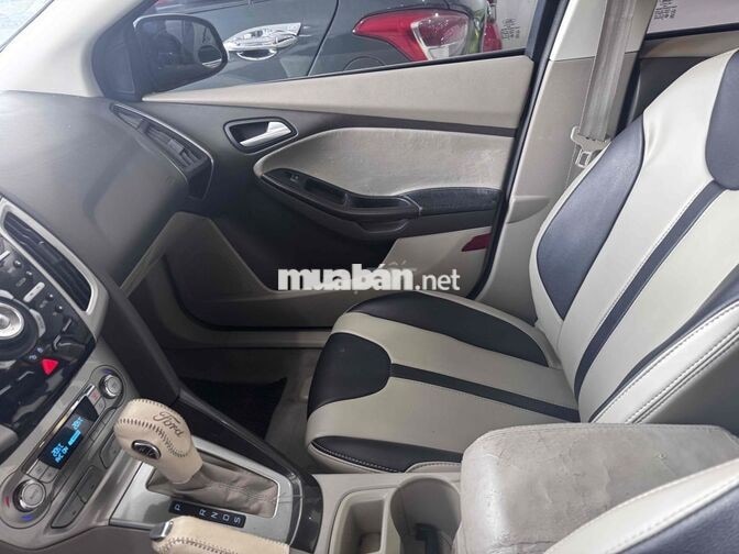 Ford Focus 2013 at Trắng 5 chỗ