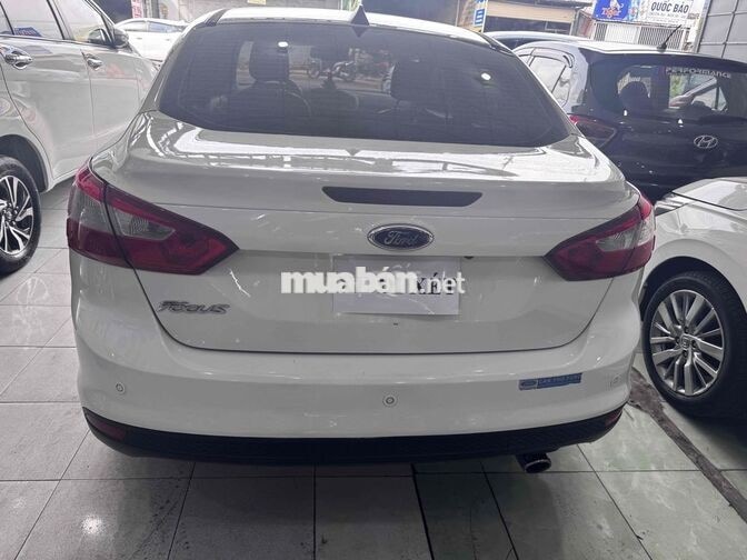 Ford Focus 2013 at Trắng 5 chỗ
