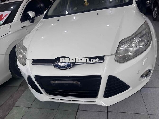 Ford Focus 2013 at Trắng 5 chỗ