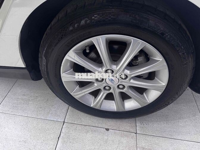 Ford Focus 2013 at Trắng 5 chỗ