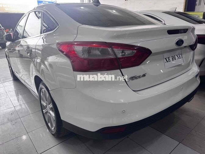 Ford Focus 2013 at Trắng 5 chỗ