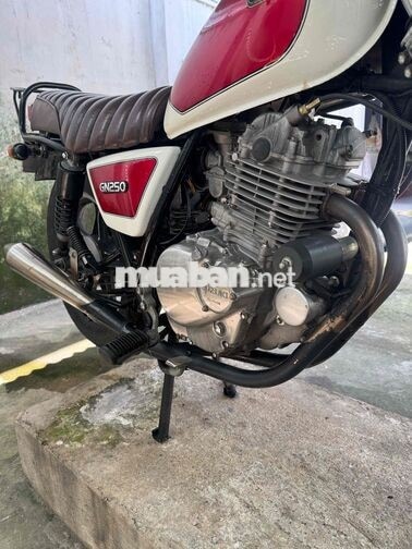 Suzuki GN250 Đỏ Trắng