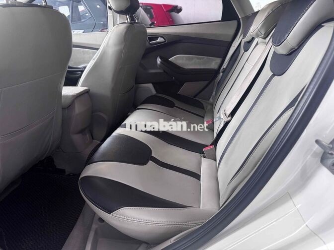 Ford Focus 2013 at Trắng 5 chỗ