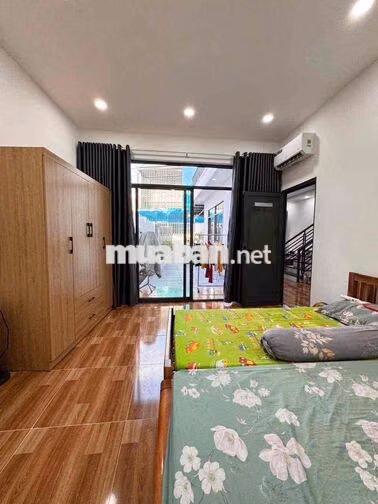 Cho Thuê Nhà Sân Vườn Mới Nguyên Căn 2 Tầng. DT: 142m2 có 3PN, 3WC.