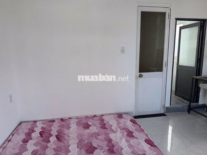 Phòng LQĐịnh, gần ĐH Công Nghiệp, full nội thất,có ban công lớn,thoáng
