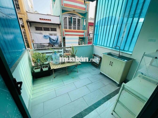 Cho thuê phòng ban công 20m2 hẻm xe hơi Lê Văn Sỹ q3
