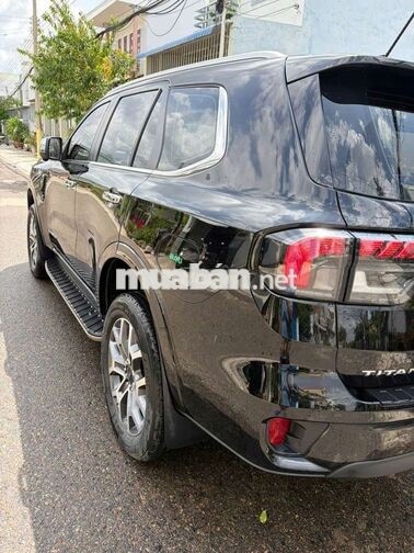 Ford Everest Titanium 7 chỗ Dầu 73.954 km