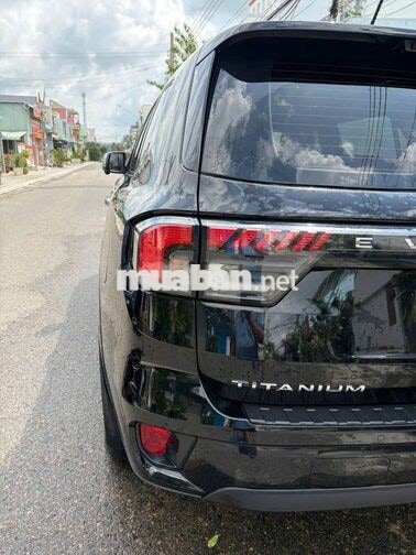 Ford Everest Titanium 7 chỗ Dầu 73.954 km
