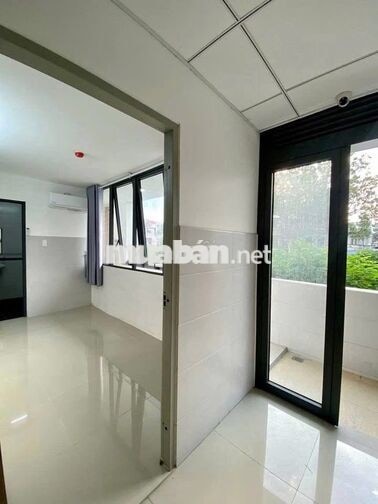 Nhượng lại phòng ban công riêng (phòng thật cần pass thật)