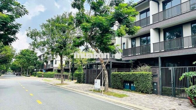 Cho thuê nhà phố vườn 1 trệt 2 lầu khu đô thị Waterpoint Nam Long