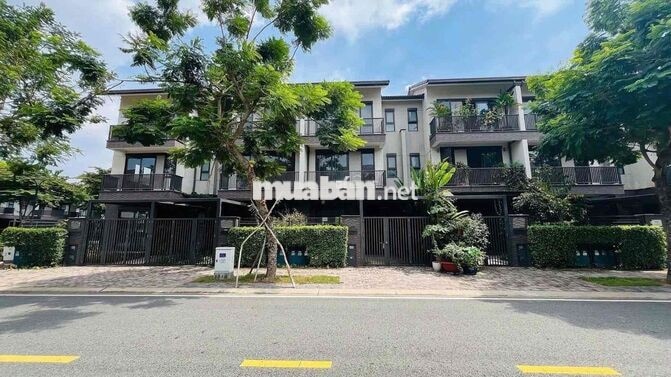 Cho thuê nhà phố vườn 1 trệt 2 lầu khu đô thị Waterpoint Nam Long