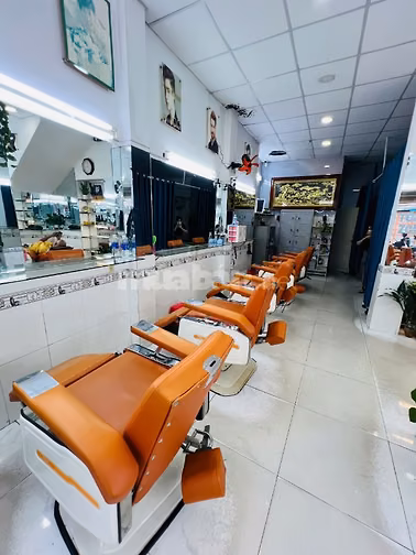 SANG TIỆM TÓC NAM MẶT TIỀN HỒ BÁ KIỆN – HÒA HƯNG QUẬN 10 
