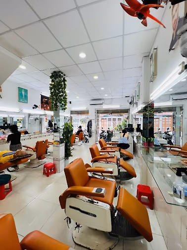 SANG TIỆM TÓC NAM MẶT TIỀN HỒ BÁ KIỆN – HÒA HƯNG QUẬN 10 