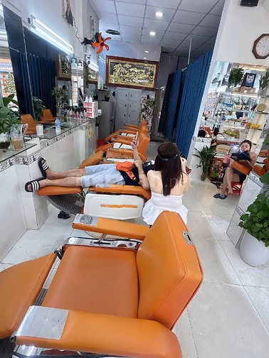 SANG TIỆM TÓC NAM MẶT TIỀN HỒ BÁ KIỆN – HÒA HƯNG QUẬN 10 