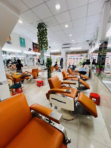 SANG TIỆM TÓC NAM MẶT TIỀN HỒ BÁ KIỆN – HÒA HƯNG QUẬN 10 