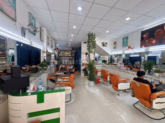 SANG TIỆM TÓC NAM MẶT TIỀN HỒ BÁ KIỆN – HÒA HƯNG QUẬN 10 