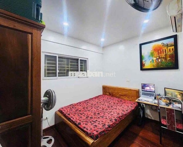 Bán đảo Linh đàm Nơ 9B sổ đỏ 3 phòng ngủ full nội thất gia 5.6 ty