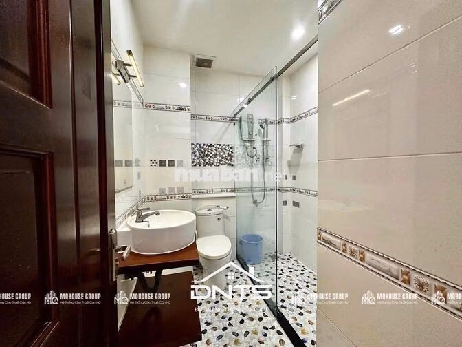 Phòng trọ đầy đủ nội thất, cửa sổ trời, gần ĐH Mở, ĐH Nhân Văn,Y Dược