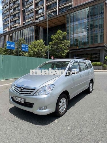Toyota Innova 2.0G 2010 Số sàn Bạc