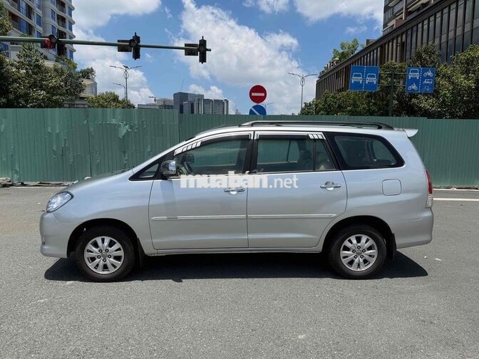 Toyota Innova 2.0G 2010 Số sàn Bạc