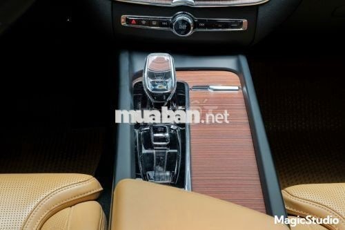 Xe Volvo XC60 Ultimate Bright B6 AWD 2024