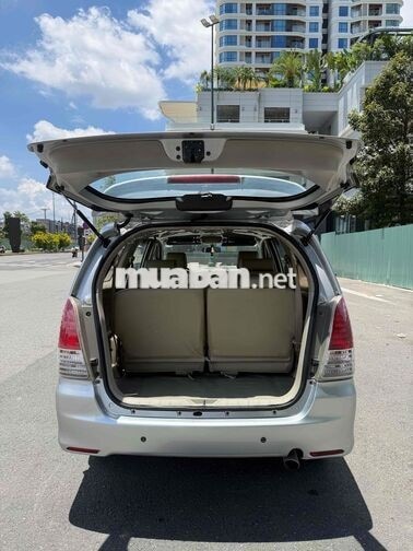 Toyota Innova 2.0G 2010 Số sàn Bạc