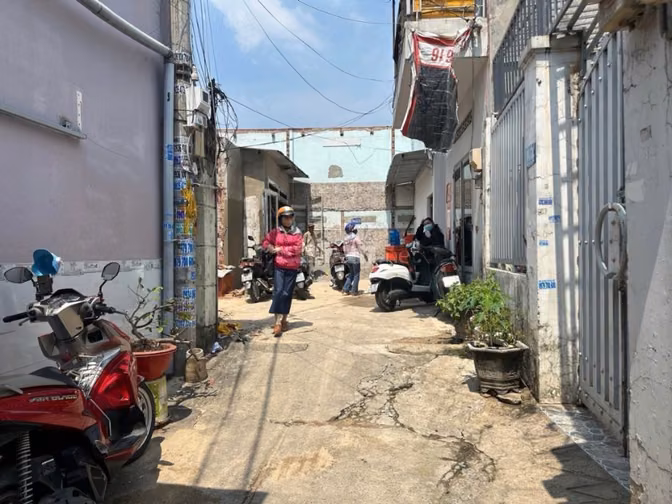 NHÀ ĐẸP 5,3X10,5M LÊ VĂN KHƯƠNG, Q12 - GIÁ 2,79 TỶ