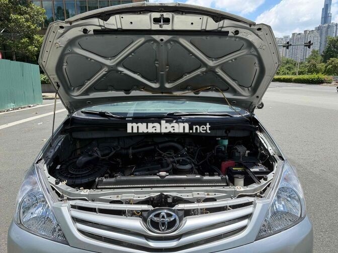 Toyota Innova 2.0G 2010 Số sàn Bạc