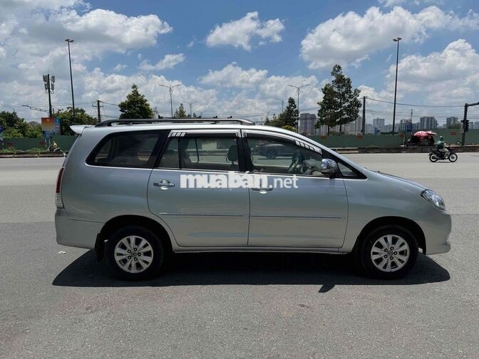Toyota Innova 2.0G 2010 Số sàn Bạc