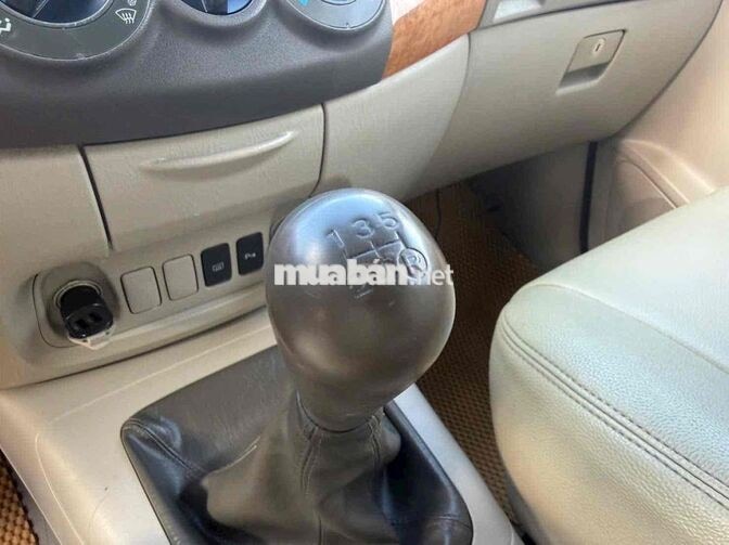 Toyota Innova 2.0G 2010 Số sàn Bạc