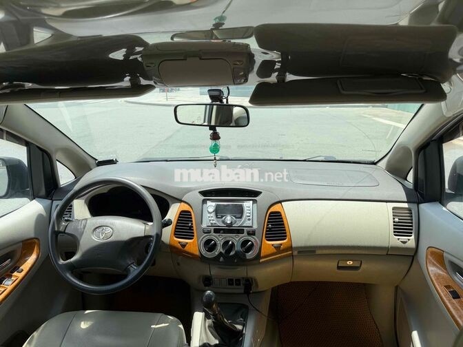 Toyota Innova 2.0G 2010 Số sàn Bạc