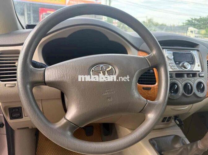 Toyota Innova 2.0G 2010 Số sàn Bạc