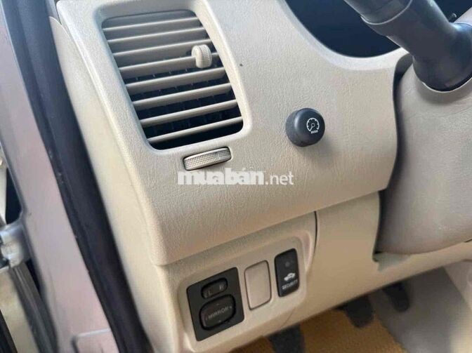 Toyota Innova 2.0G 2010 Số sàn Bạc