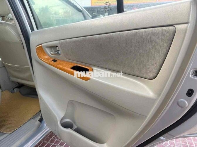 Toyota Innova 2.0G 2010 Số sàn Bạc