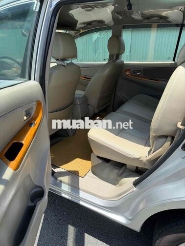 Toyota Innova 2.0G 2010 Số sàn Bạc