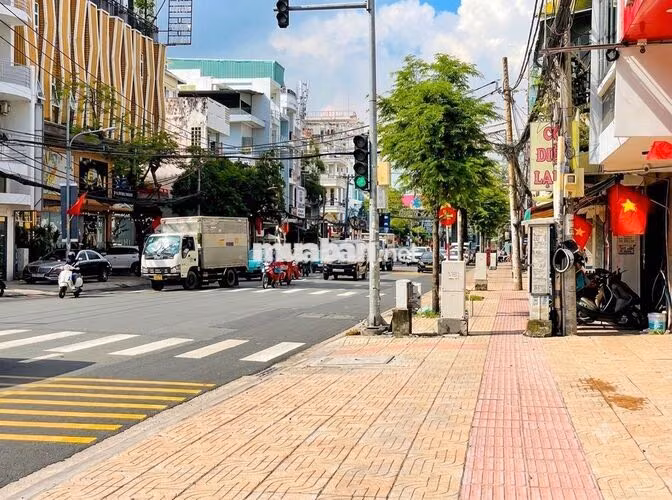 CHO THUÊ TÒA NHÀ ĐINH BỘ LĨNH, BÌNH THẠNH- HẦM 4 TẦNG DTSD  ~600M2