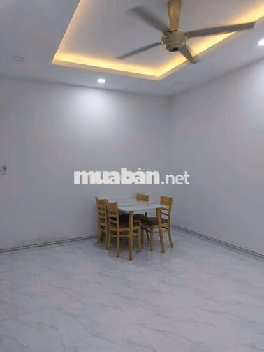 Nhà 5❌14 cấp 4 mới đẹp 2pn 1wc hẻm 3 gác gần nhà thờ lạc quang