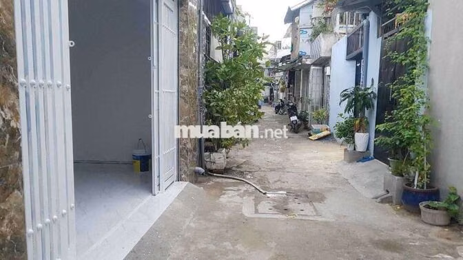 Nhà 5❌14 cấp 4 mới đẹp 2pn 1wc hẻm 3 gác gần nhà thờ lạc quang